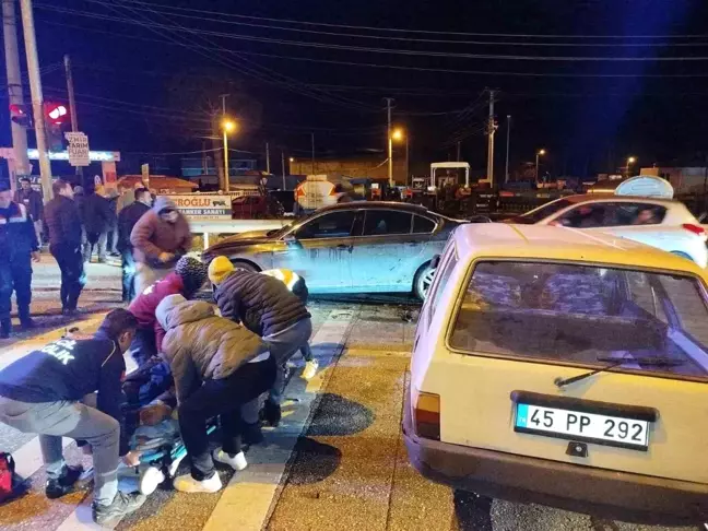 Kula’da Trafik Kazası 1 Kişi Yaralı, Trafik Sıkıştı