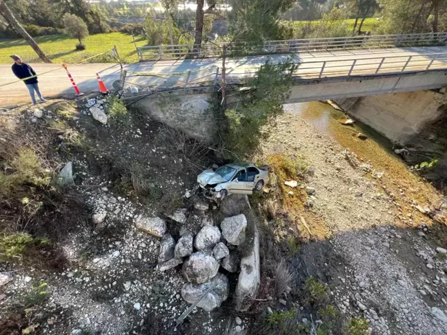 Kaş’ta Trafik Kazası Sürücü Dereye Uçarak Hayatını Kaybetti