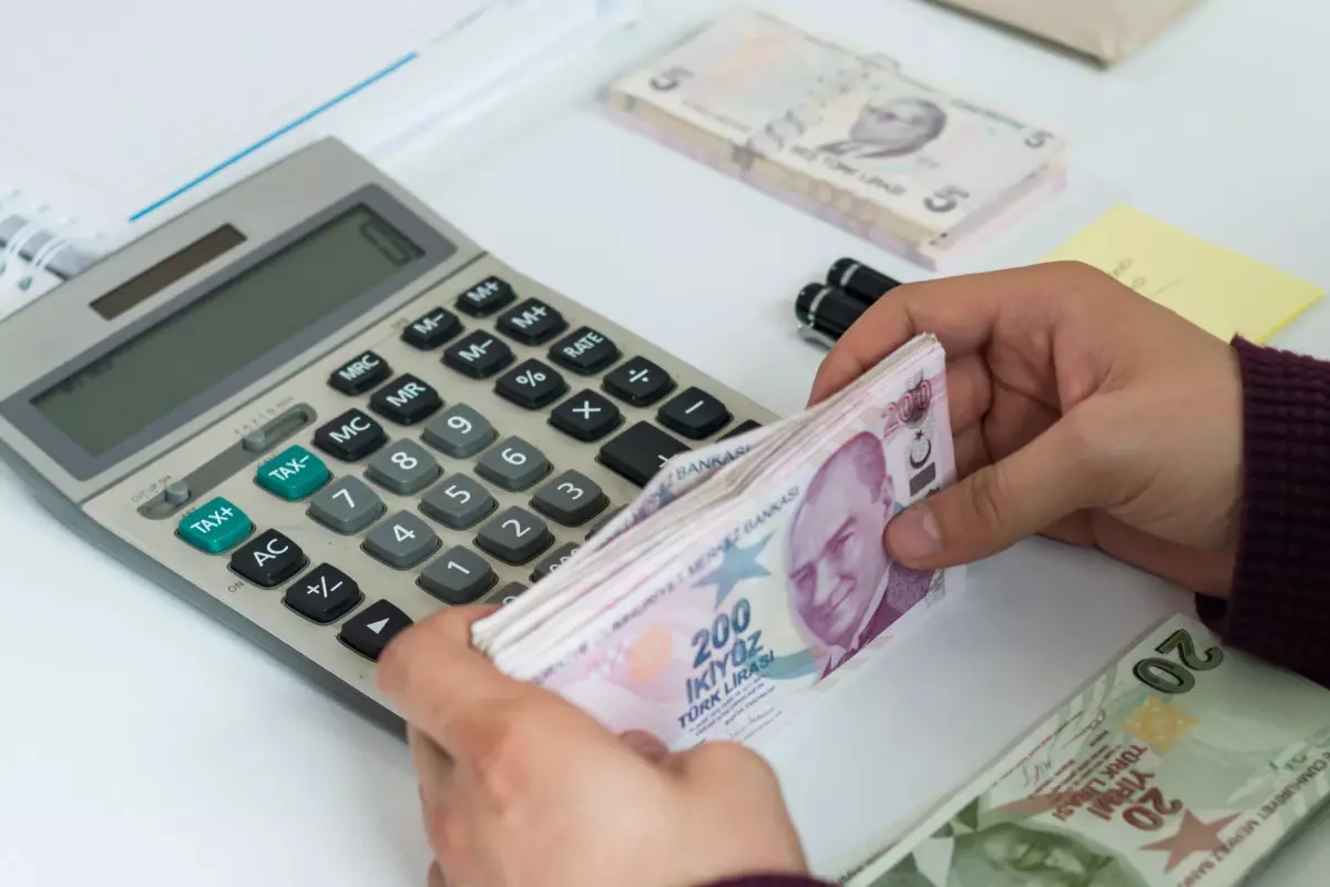Emekliye güzel haber! Zam yasalaştı