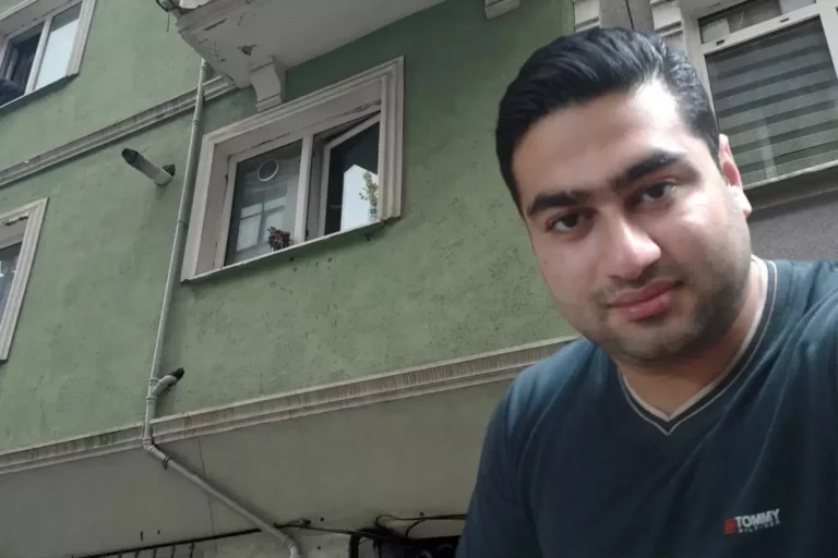 Bodyguard evinde ölü bulundu! Yüzü kan içinde, göğsünde meyve bıçağı