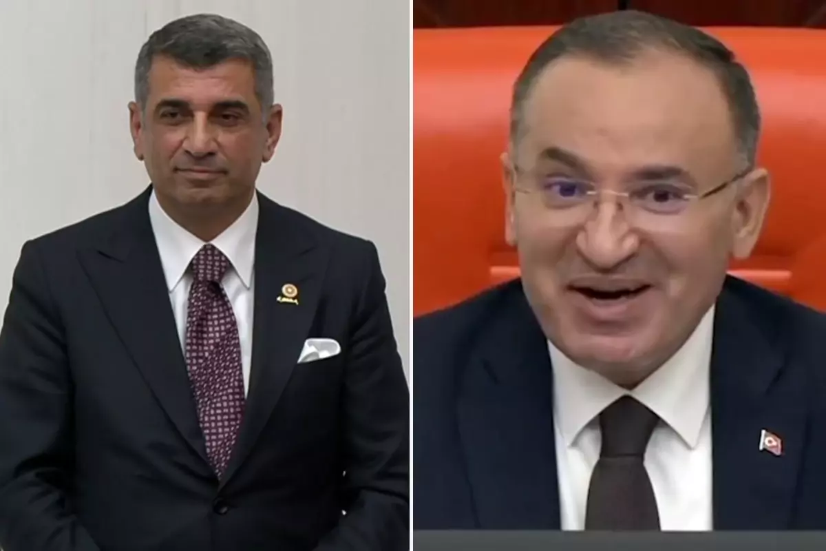 Dakikalarca kürsüde konuşmadan durdu, Bozdağ’ın tepkisi güldürdü