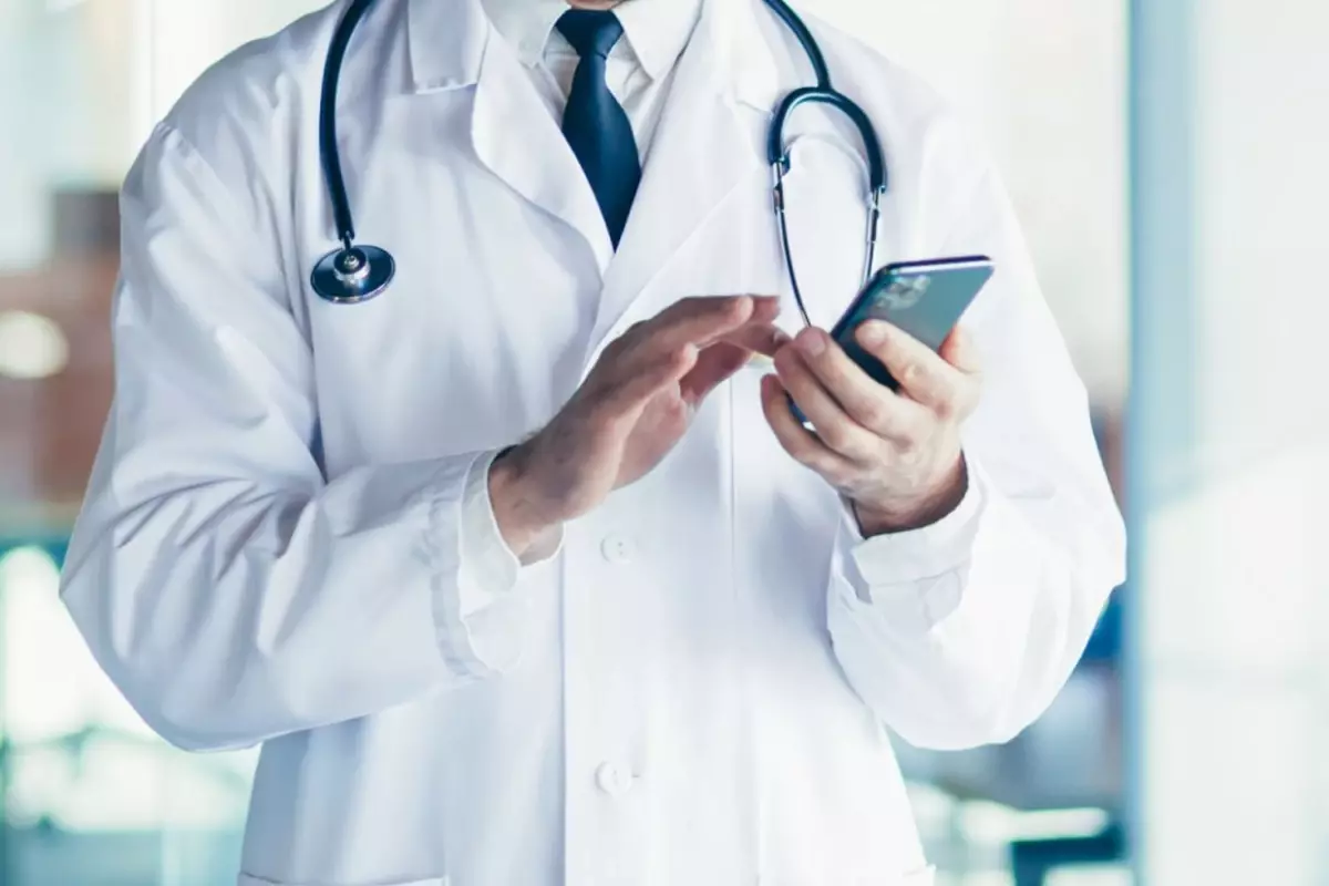 WhatsApp’ta mide bulandıran yazışma! 2 doktor için gözaltı kararı