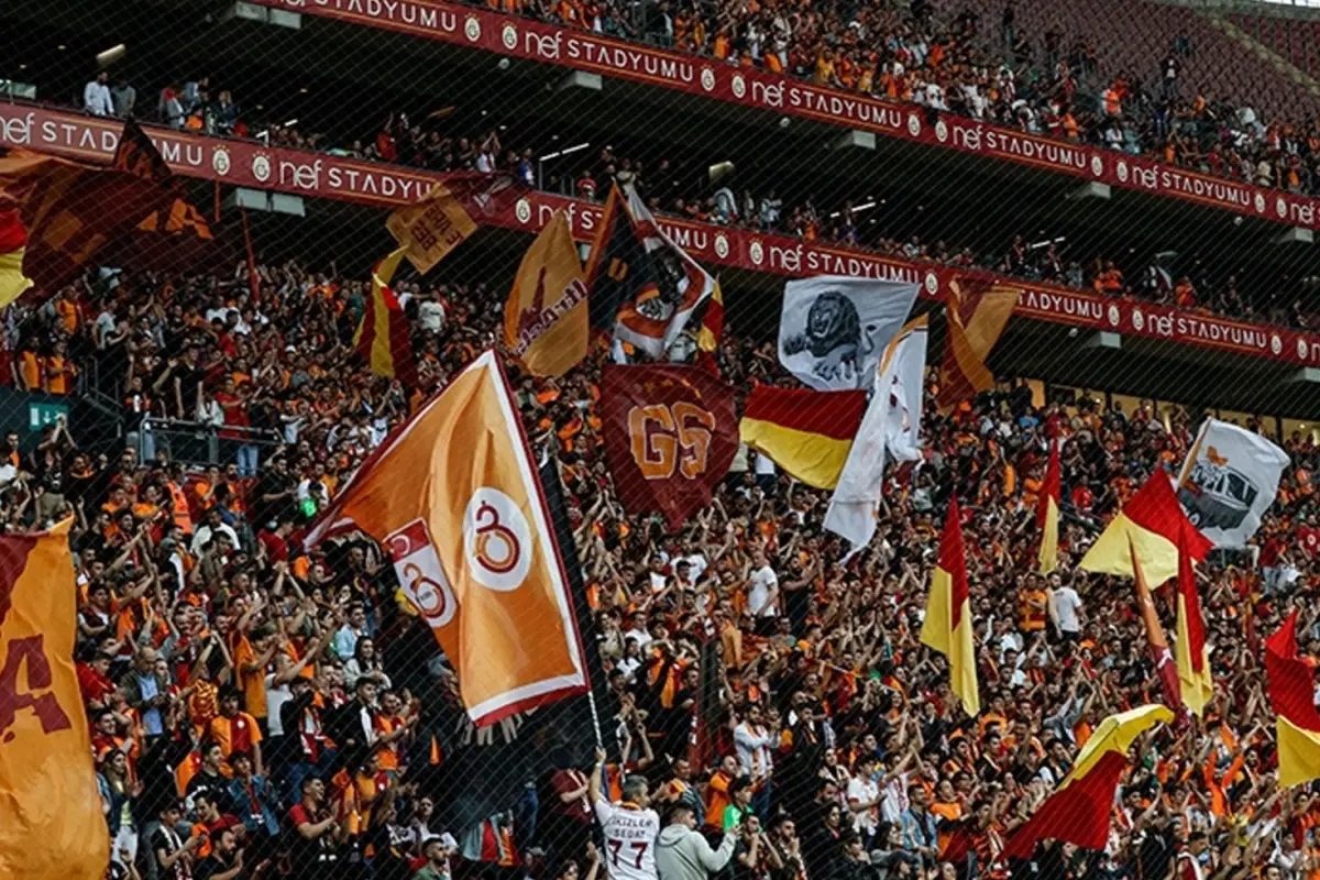 Galatasaraylıların gitti diye sevindiği futbolcu geri dönüyor